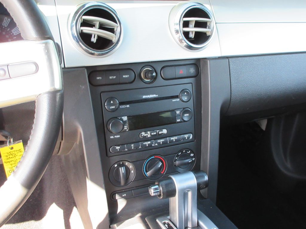 2005 Ford Mustang Image 9