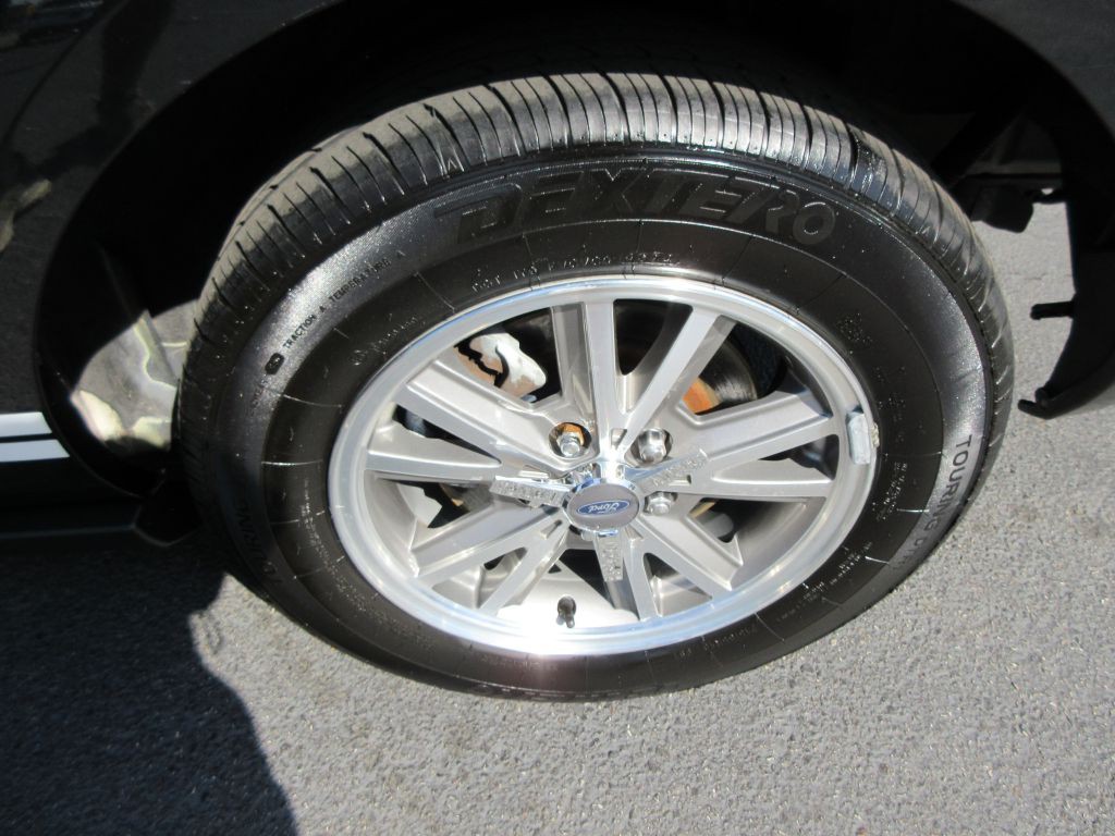 2005 Ford Mustang Image 14