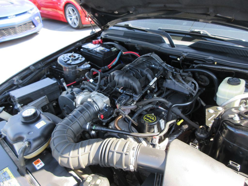 2005 Ford Mustang Image 16