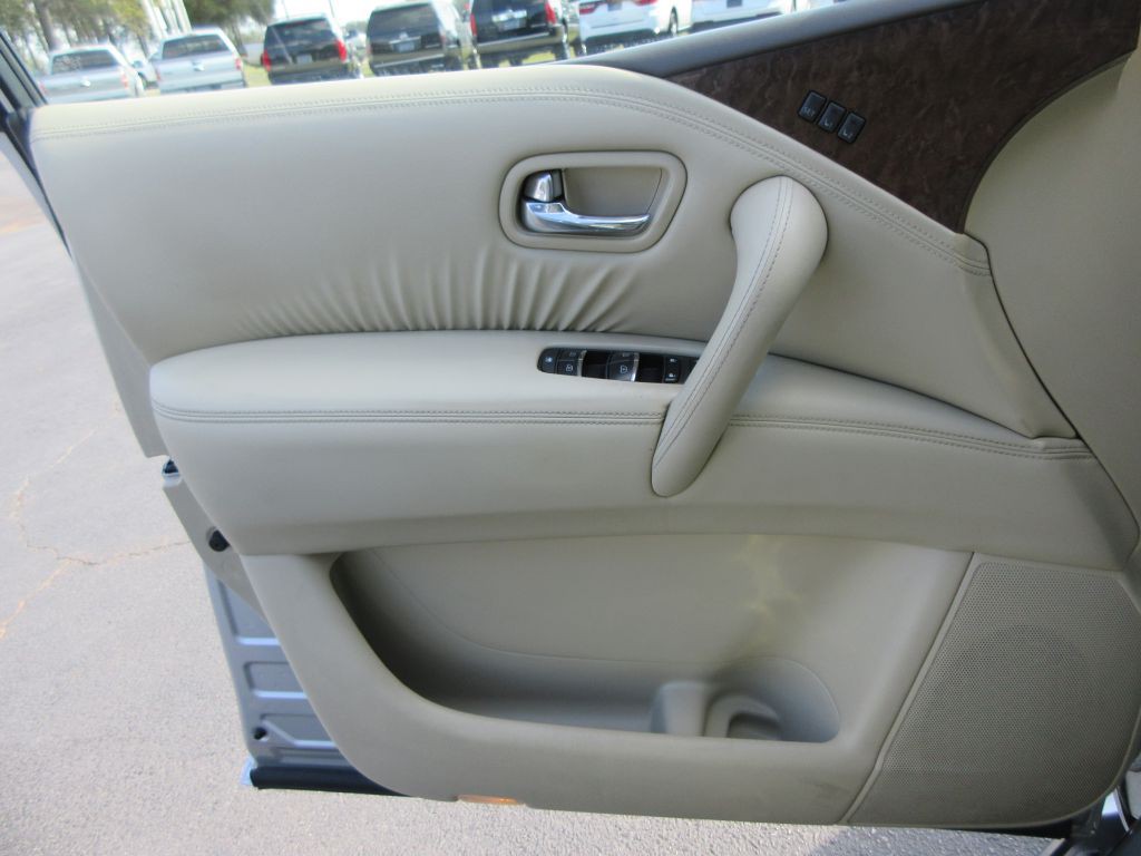 2015 INFINITI QX80 Image 10