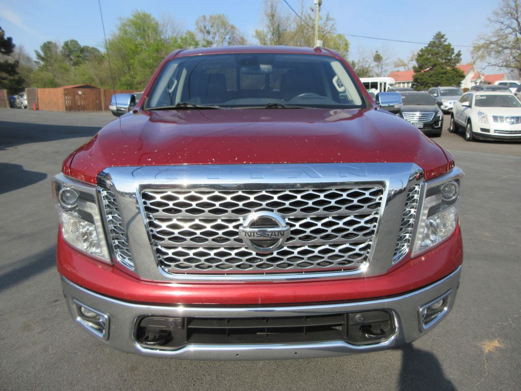 2017 Nissan Titan Image 2