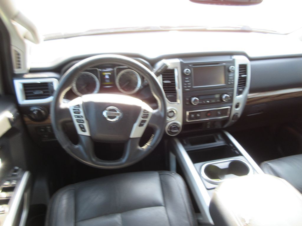 2017 Nissan Titan Image 7