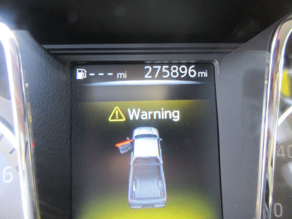 2017 Nissan Titan Image 8