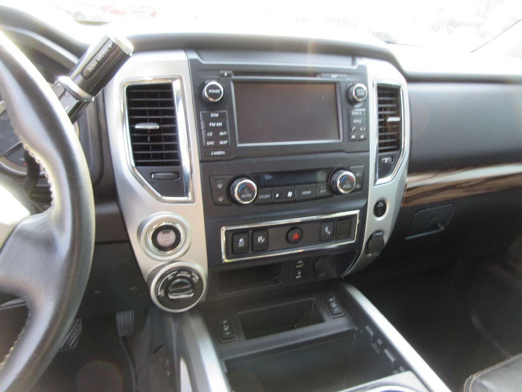 2017 Nissan Titan Image 9