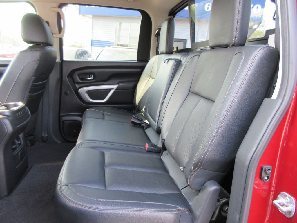 2017 Nissan Titan Image 12