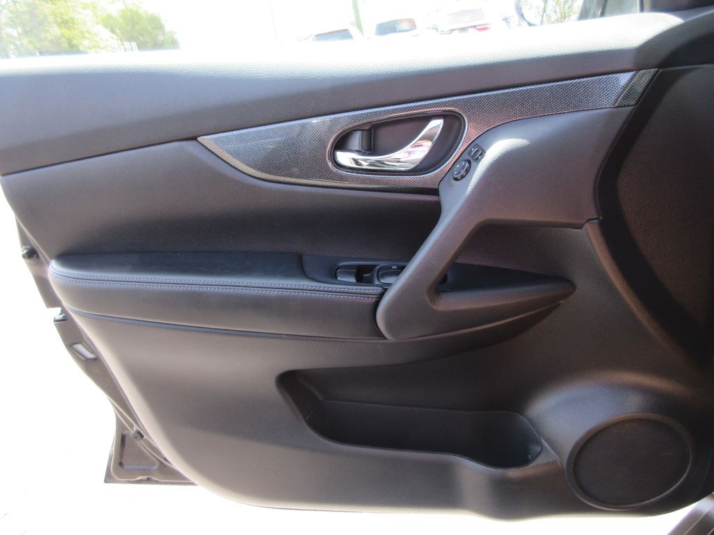 2015 Nissan Rogue Image 10