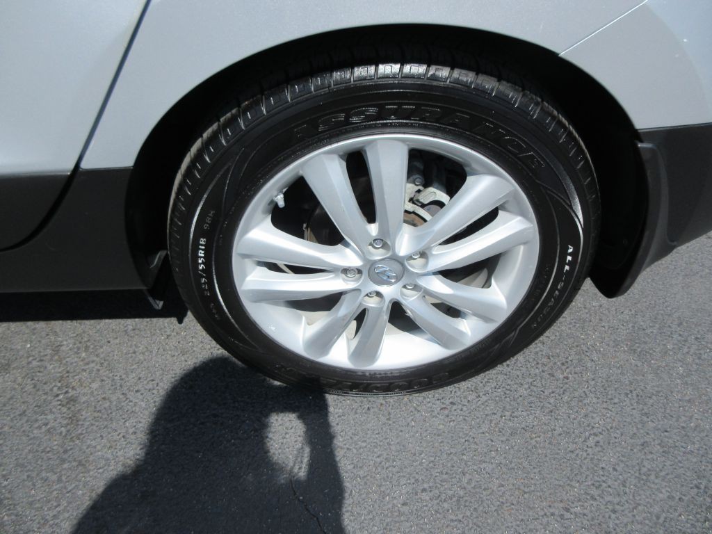 2012 Hyundai Tucson Image 12