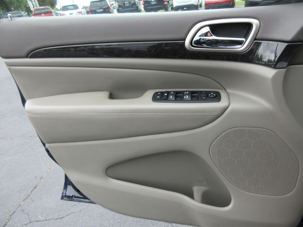 2012 Jeep Grand Cherokee Image 10