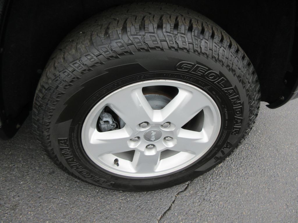 2012 Jeep Grand Cherokee Image 13