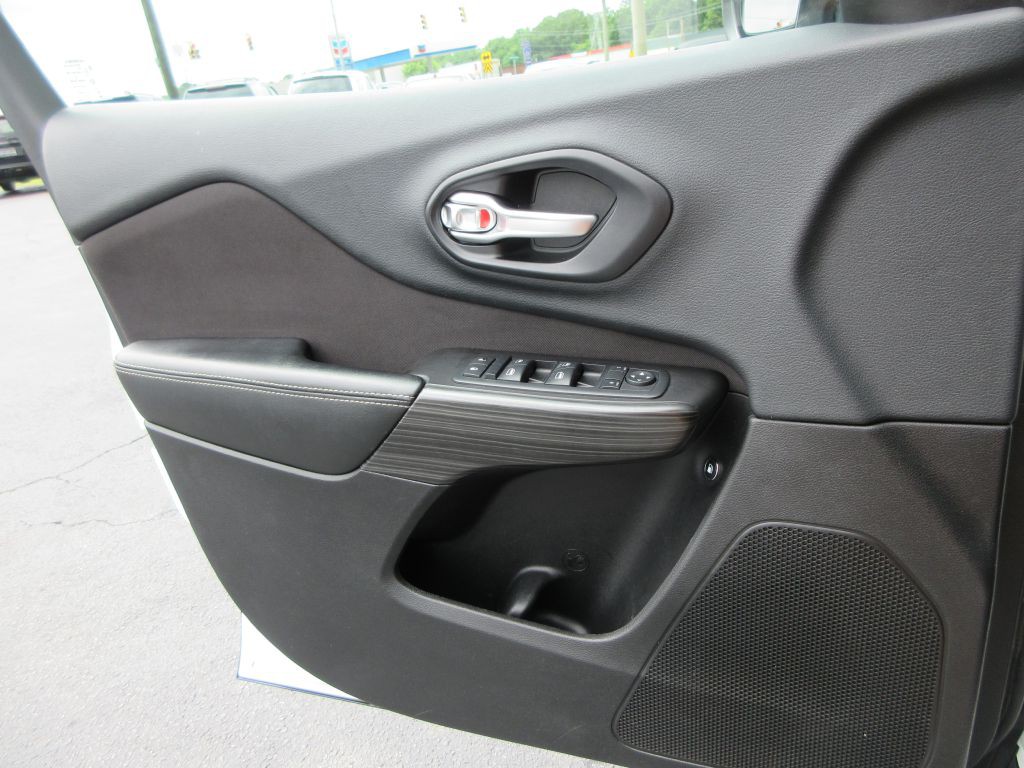 2015 Jeep Cherokee Image 10