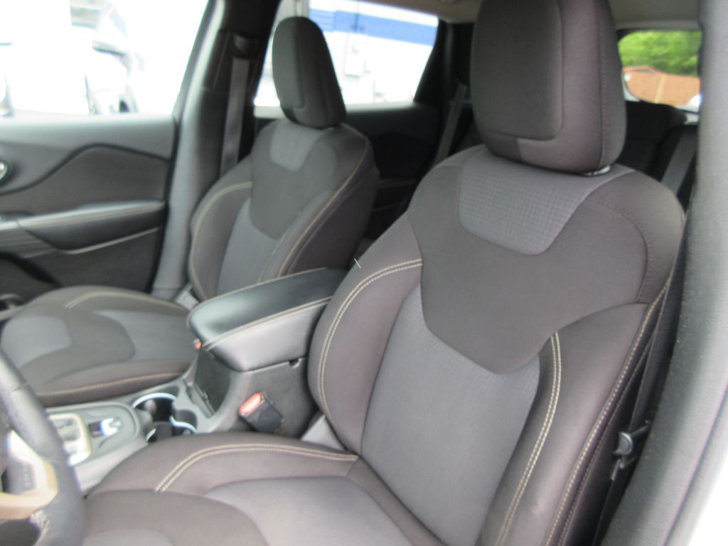 2015 Jeep Cherokee Image 11