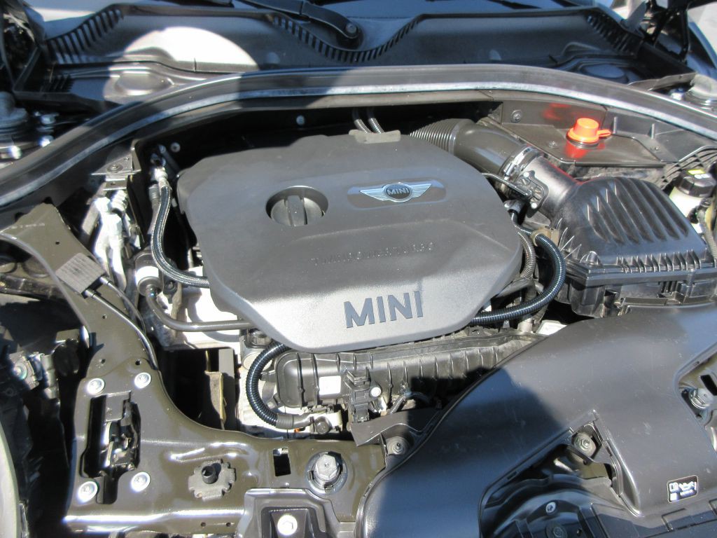 2018 MINI Cooper Image 17