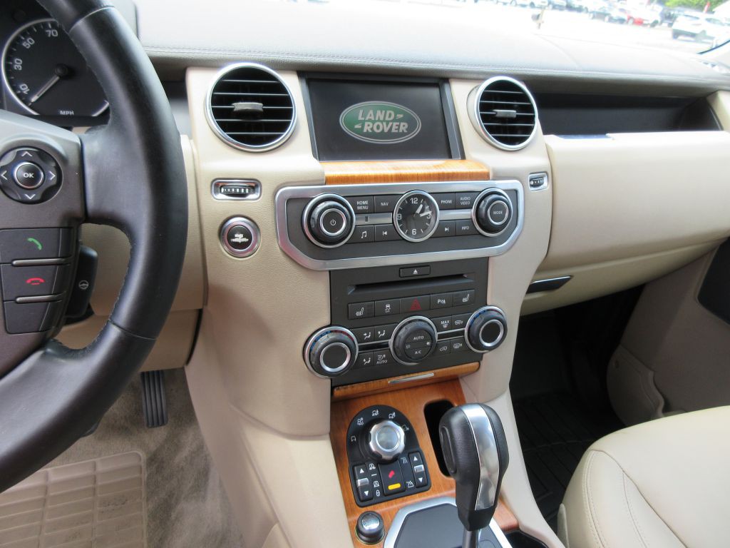 2011 Land Rover LR4 Image 9