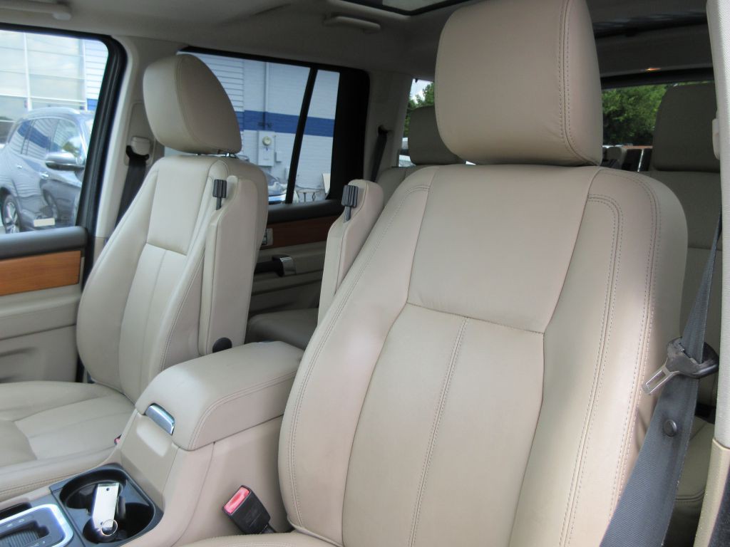 2011 Land Rover LR4 Image 12