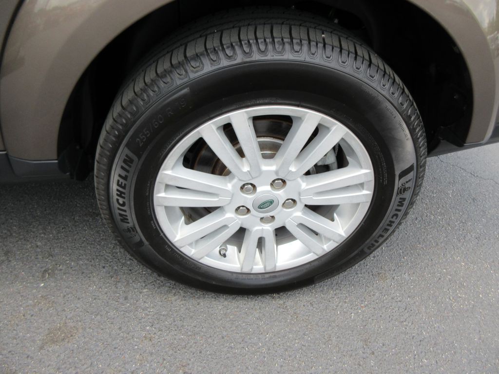 2011 Land Rover LR4 Image 15