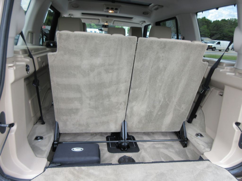 2011 Land Rover LR4 Image 17
