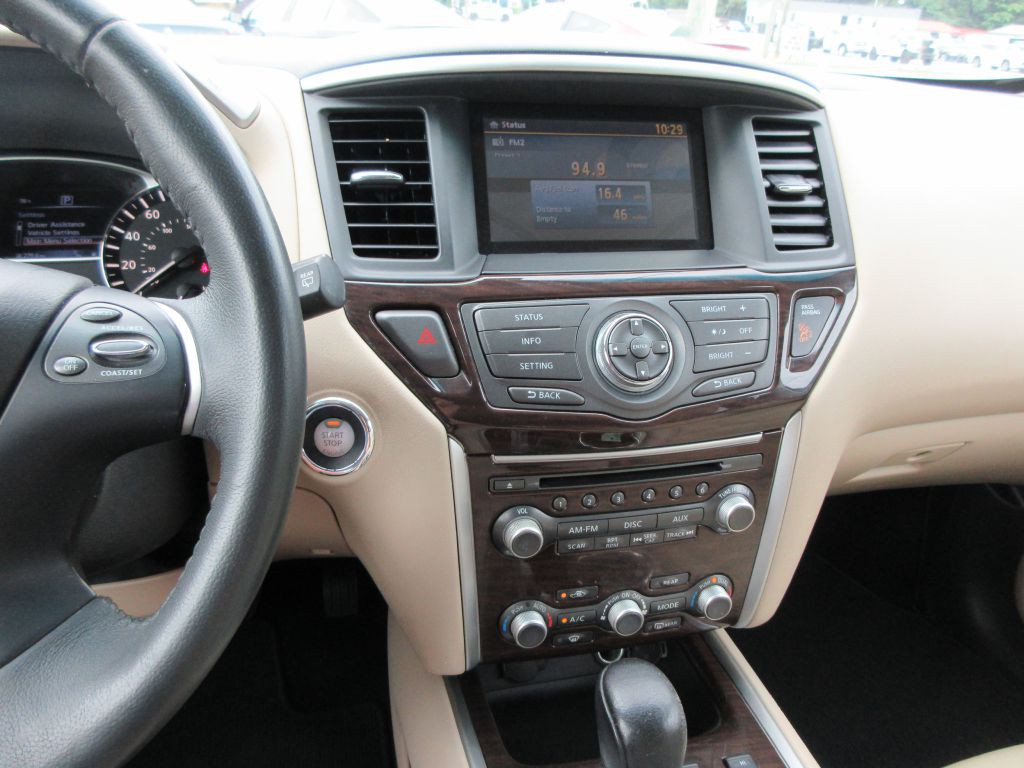 2016 Nissan Pathfinder Image 8