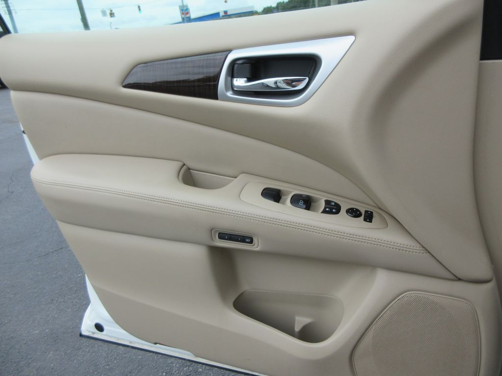 2016 Nissan Pathfinder Image 9