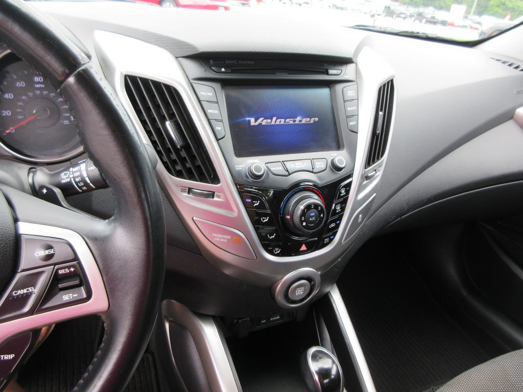 2013 Hyundai Veloster Image 9