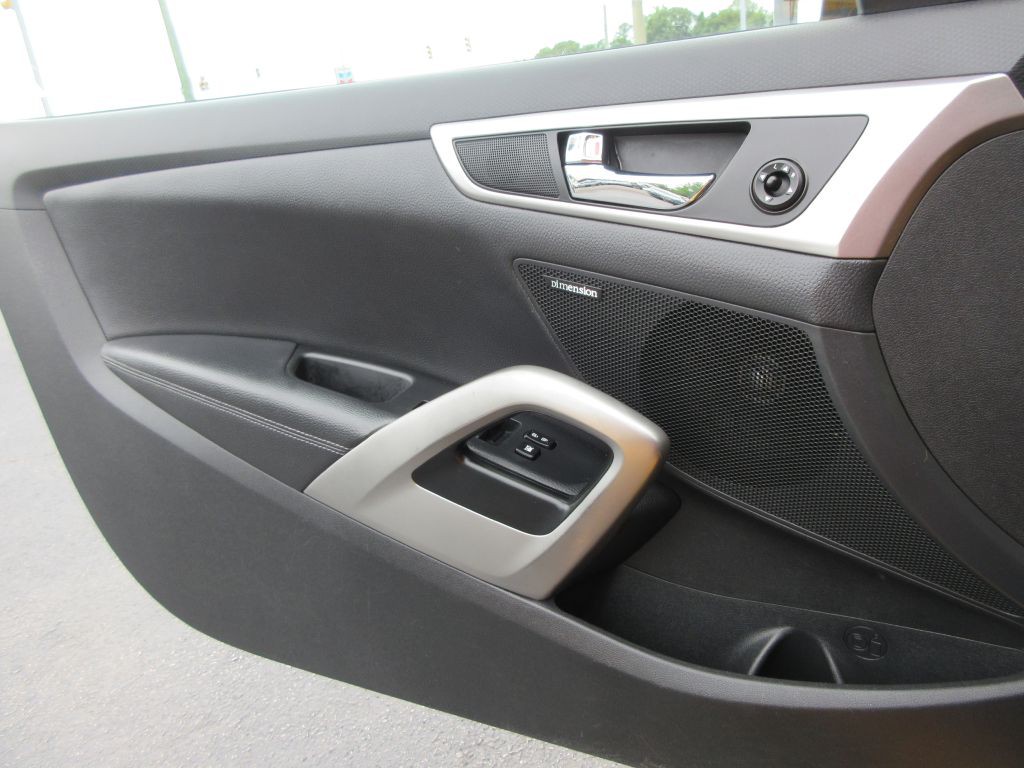 2013 Hyundai Veloster Image 10