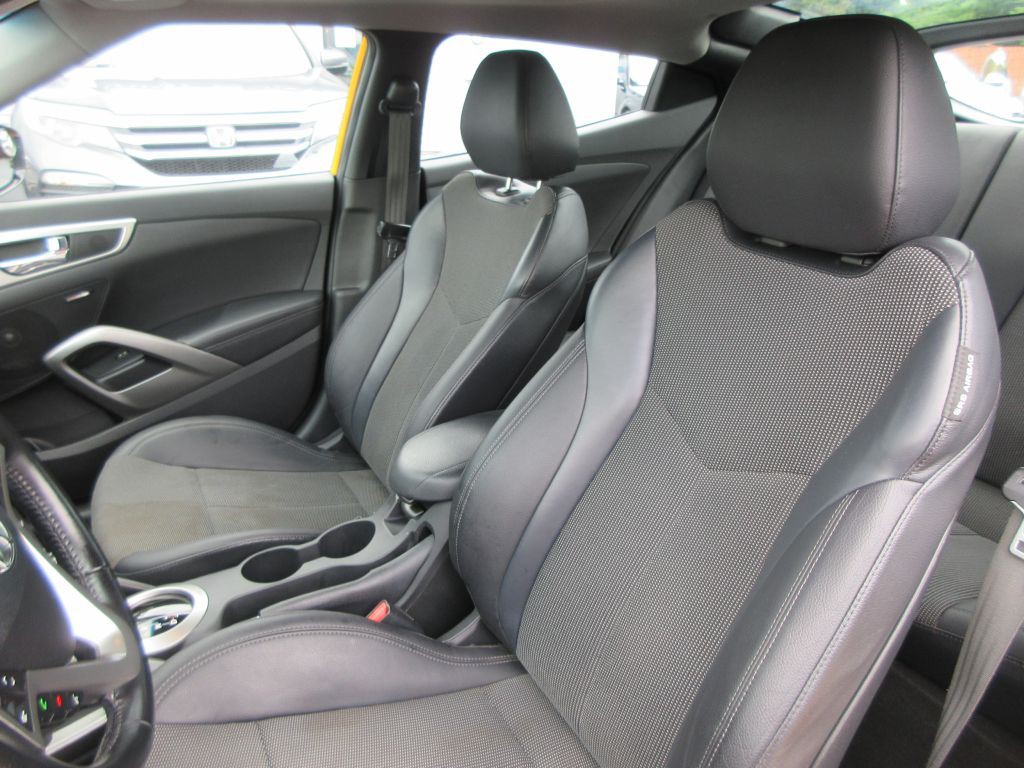 2013 Hyundai Veloster Image 11