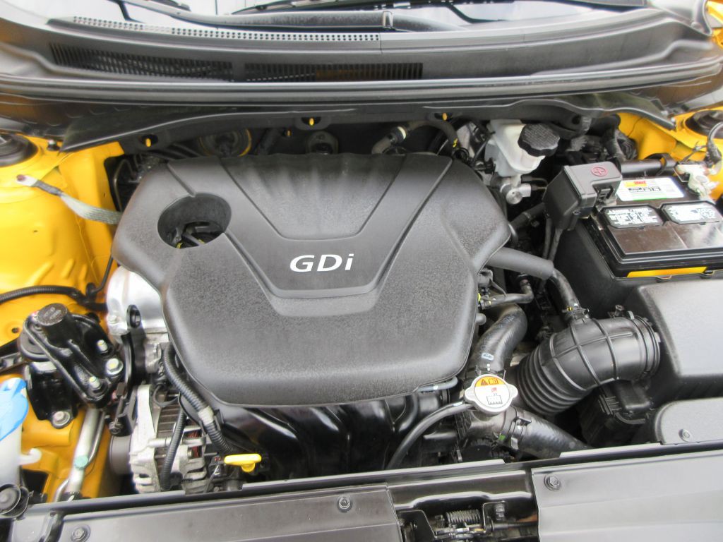 2013 Hyundai Veloster Image 16