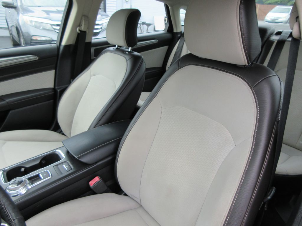 2019 Ford Fusion Image 12