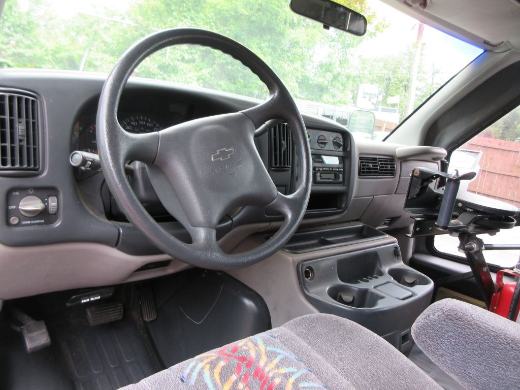 1998 Chevrolet Express Image 6