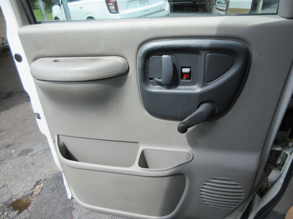 1998 Chevrolet Express Image 9