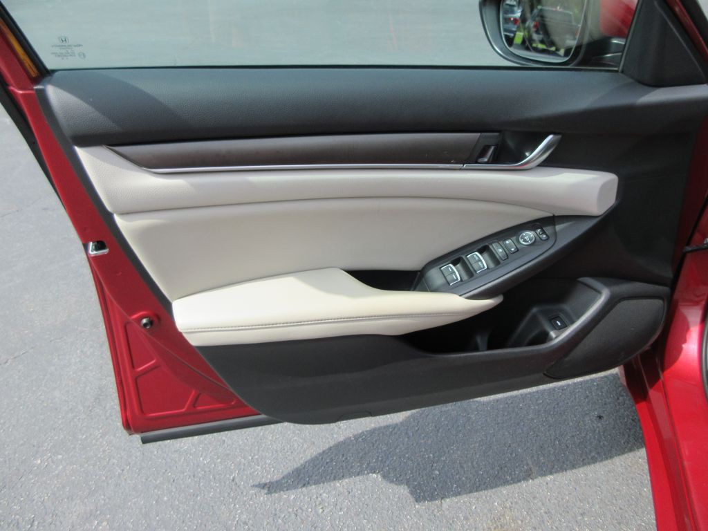 2019 Honda Accord Image 10