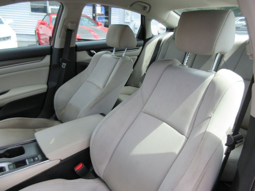 2019 Honda Accord Image 11