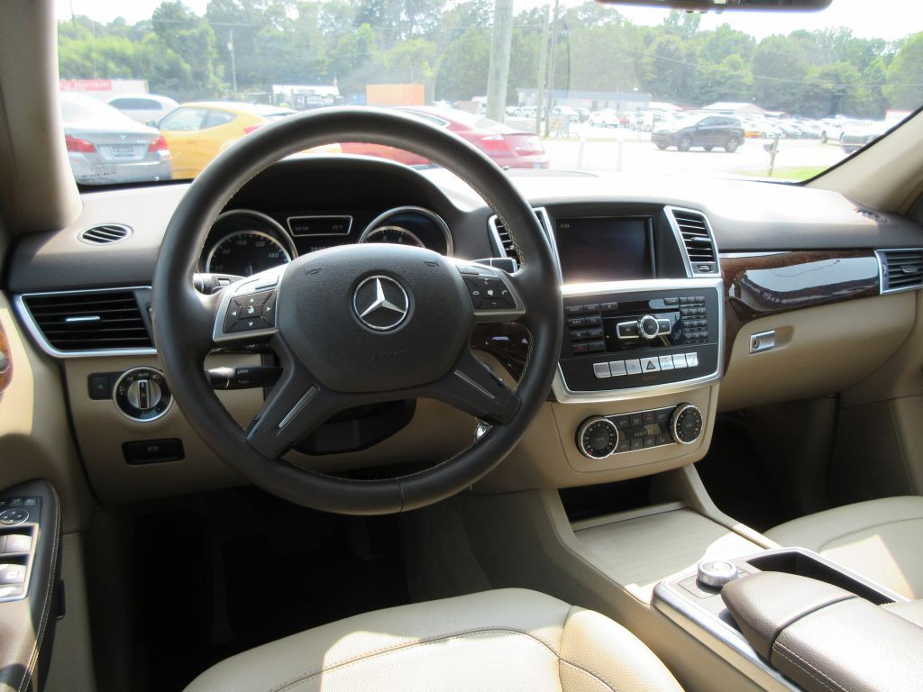 2012 Mercedes-Benz M-Class Image 7