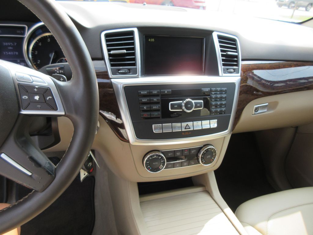 2012 Mercedes-Benz M-Class Image 9