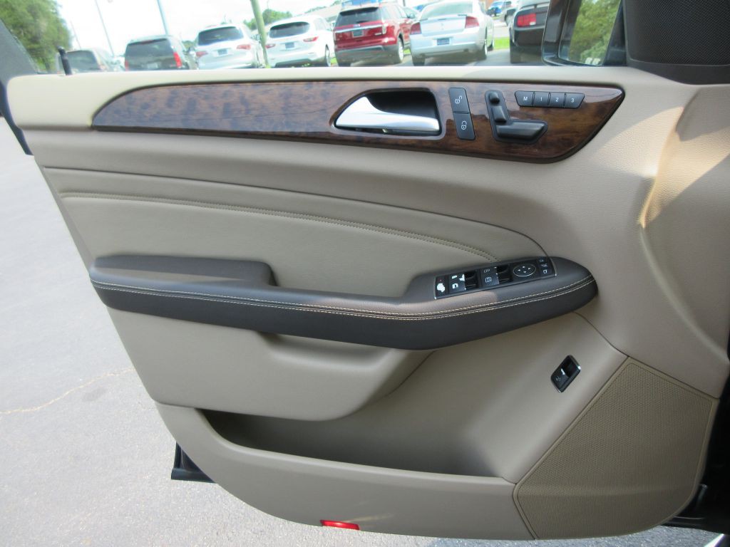 2012 Mercedes-Benz M-Class Image 10