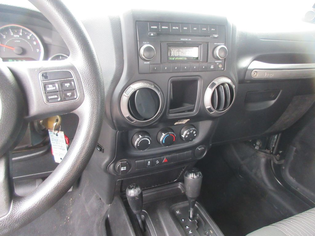 2011 Jeep Wrangler Image 9