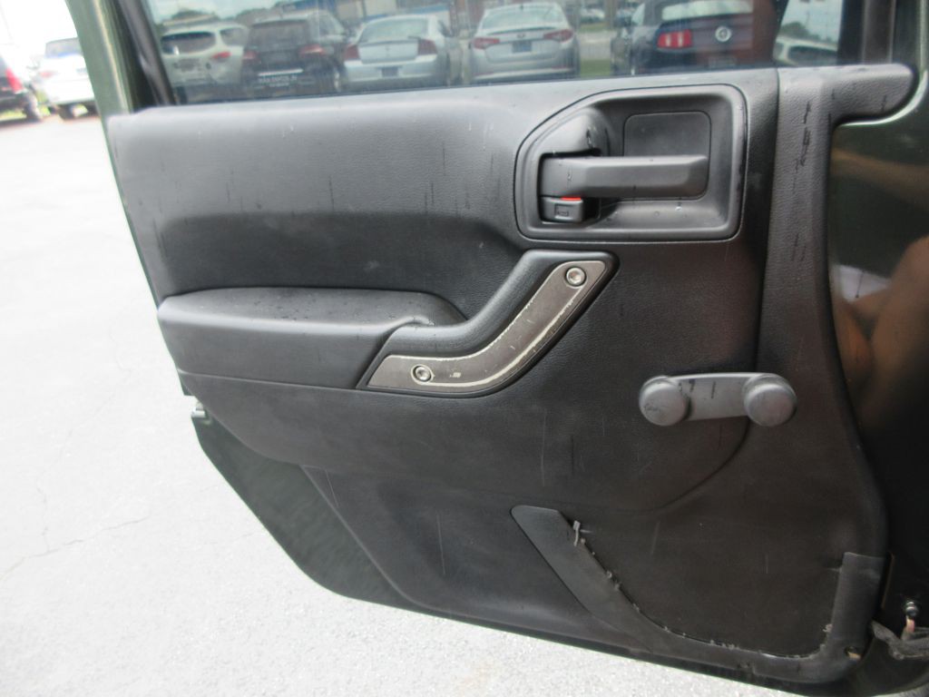2011 Jeep Wrangler Image 10