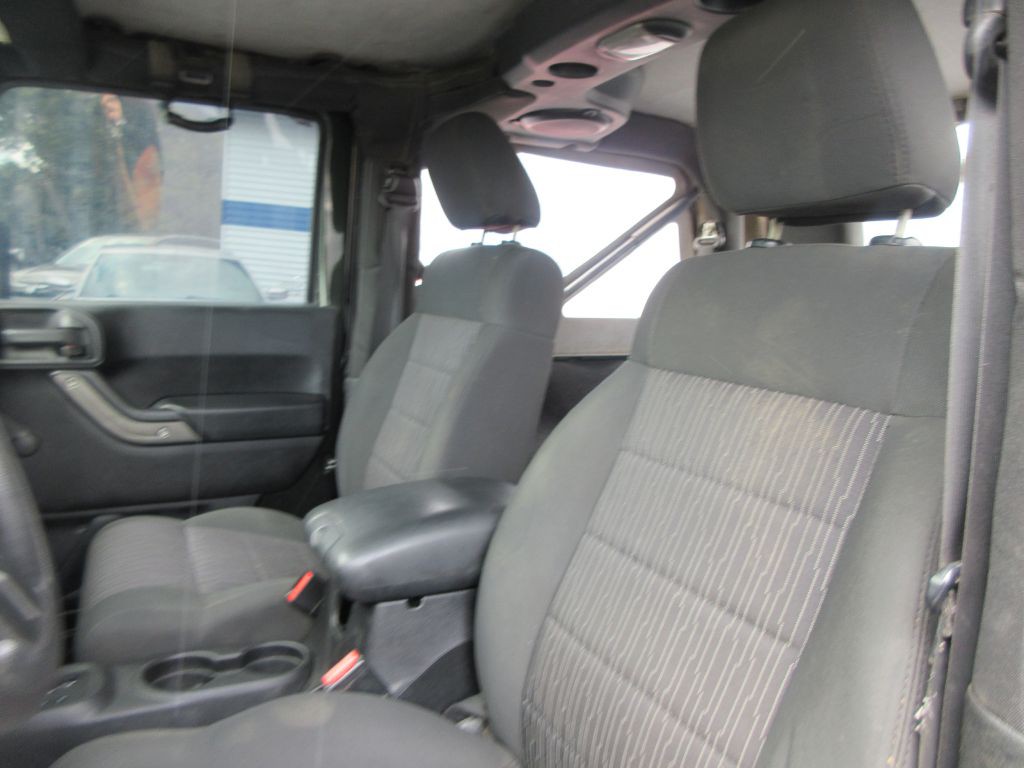 2011 Jeep Wrangler Image 11