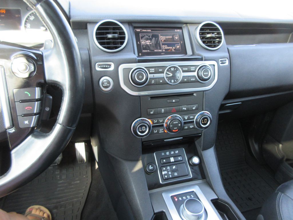 2016 Land Rover LR4 Image 8