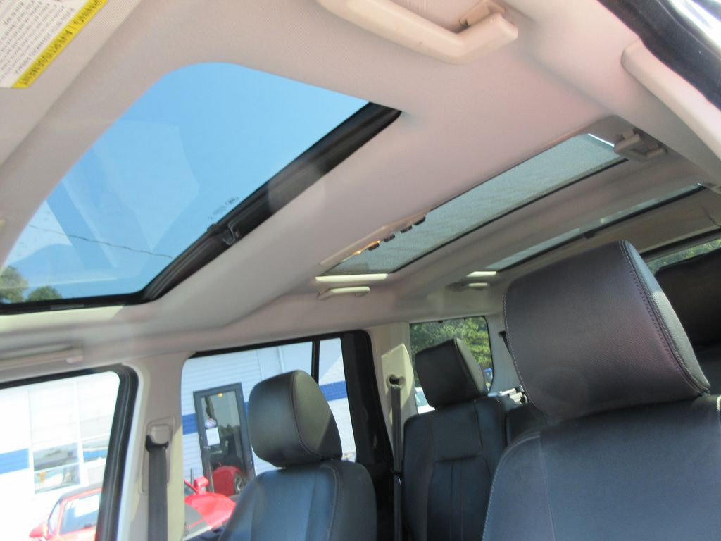 2016 Land Rover LR4 Image 10