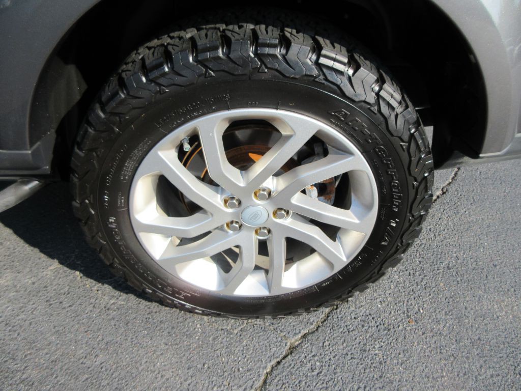 2016 Land Rover LR4 Image 14