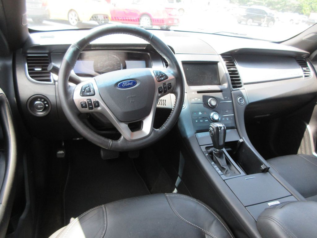 2015 Ford Taurus Image 7