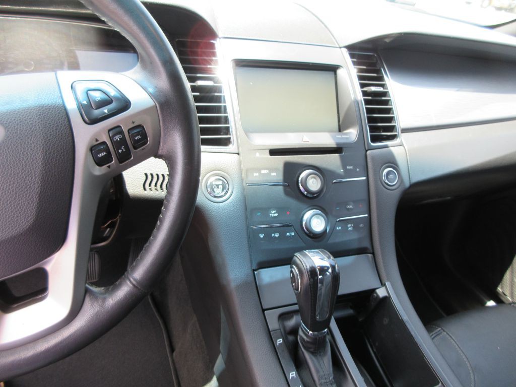 2015 Ford Taurus Image 9