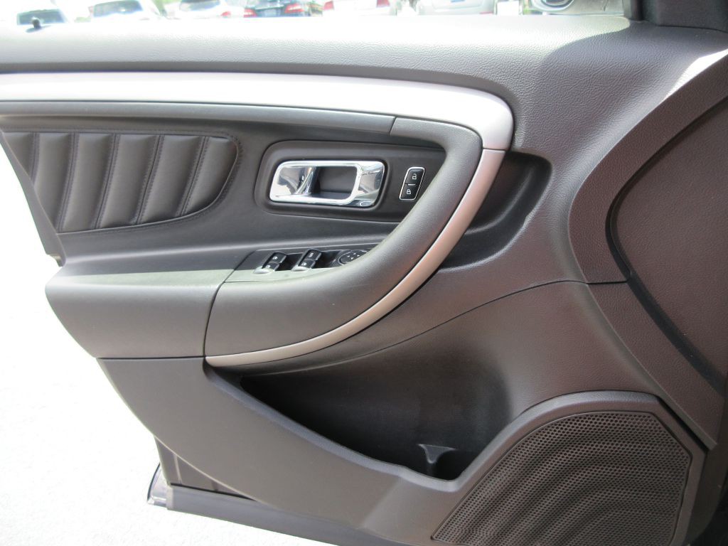 2015 Ford Taurus Image 10