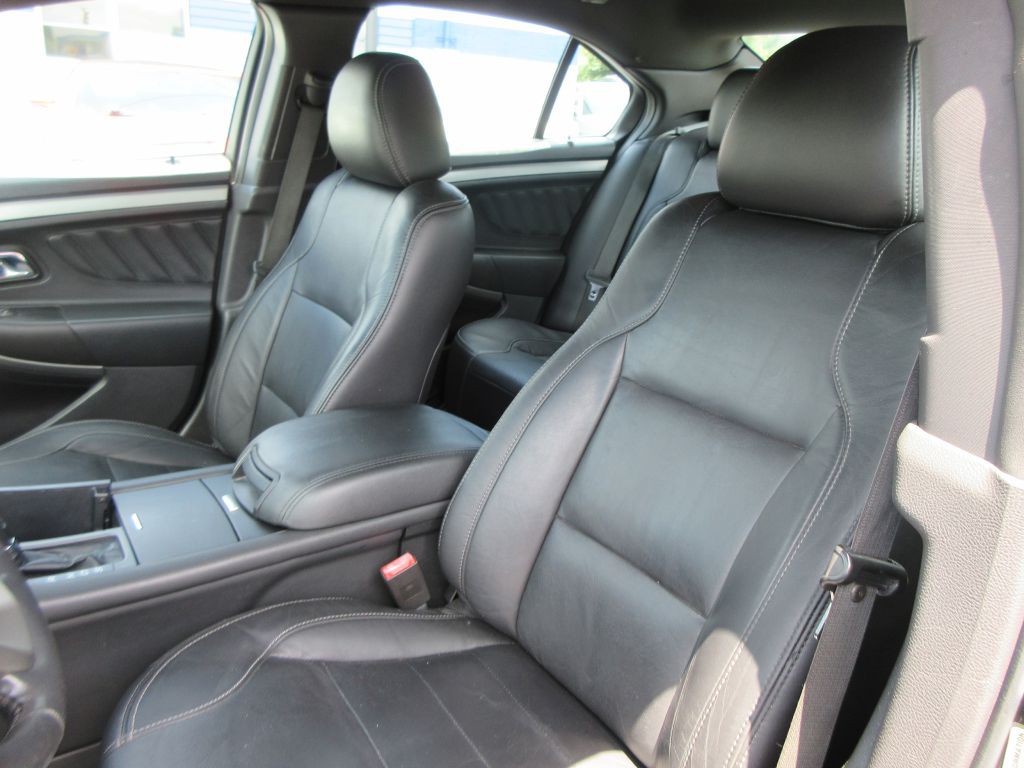 2015 Ford Taurus Image 12