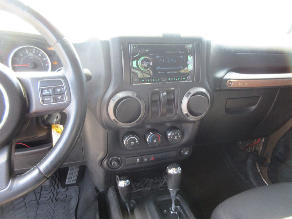 2015 Jeep Wrangler Image 9