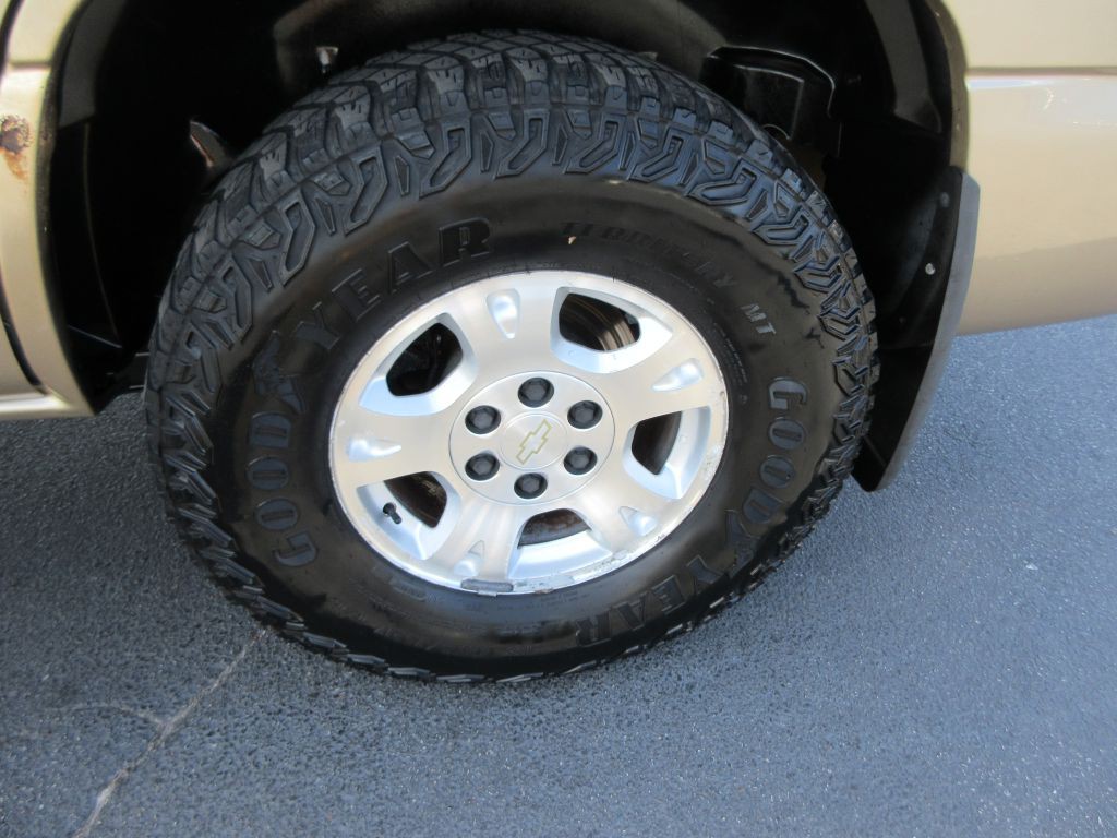 2005 Chevrolet Tahoe Image 14