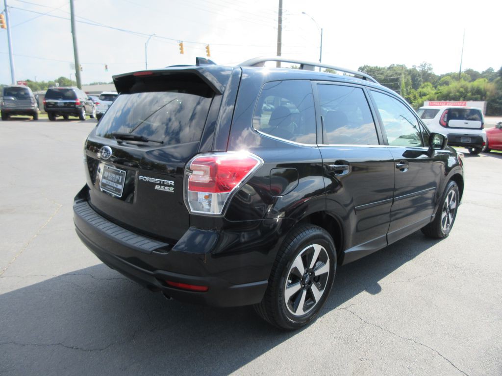 2017 Subaru Forester Image 4