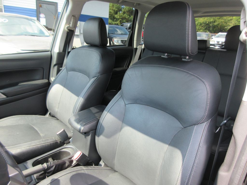 2017 Subaru Forester Image 12