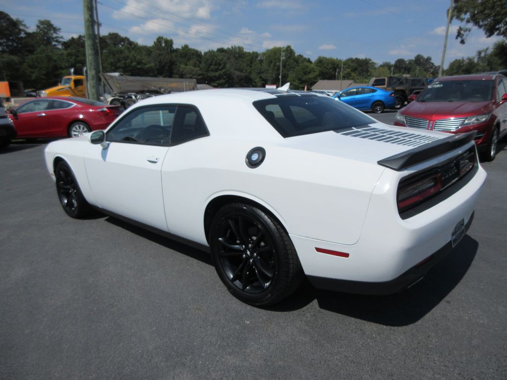 2017 Dodge Challenger Image 6