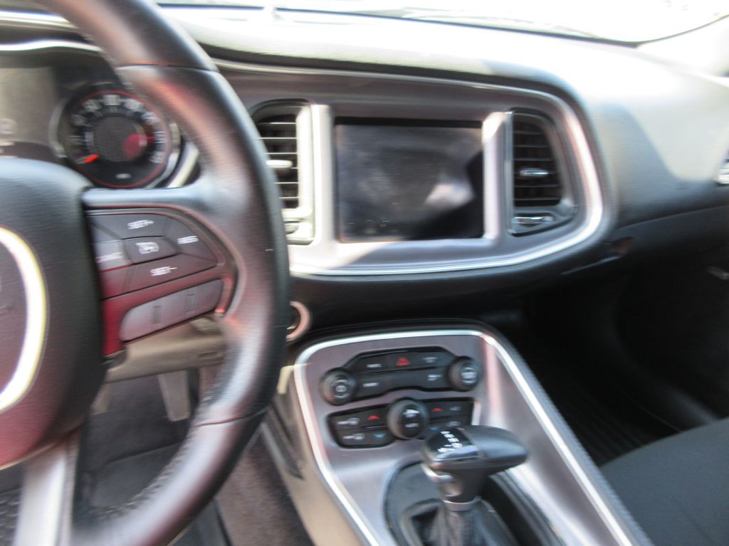 2017 Dodge Challenger Image 9